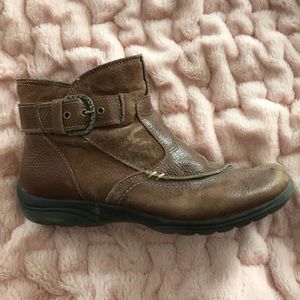 Earth Origins ankle boots